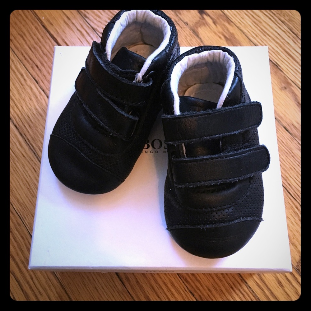 Hugo Boss black pre walker baby shoes size 19